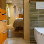 The Sunbird - With Luxurious Bathroom & Sauna * Diessen