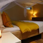 The Sunbird - With Luxurious Bathroom & Sauna *