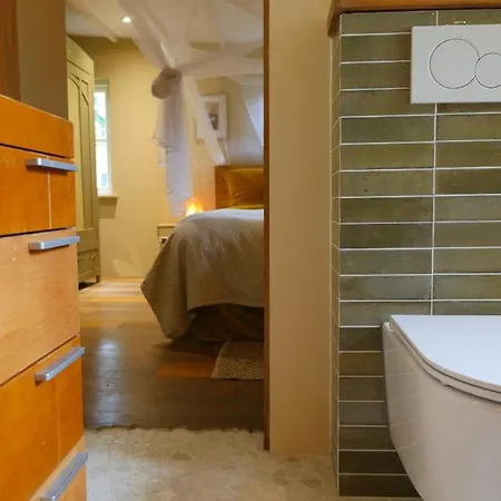 The Sunbird - With Luxurious Bathroom * Diessen