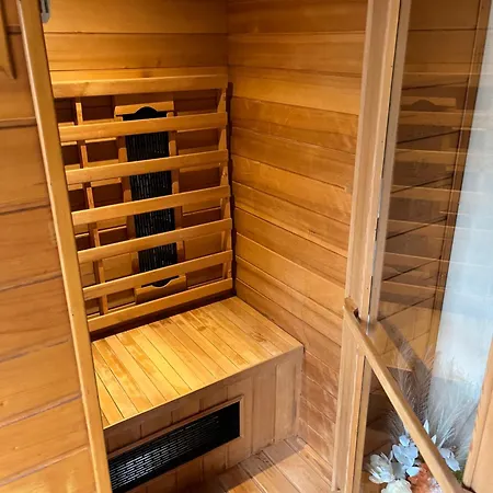 The Sunbird - With Luxurious Bathroom & Sauna * Diessen