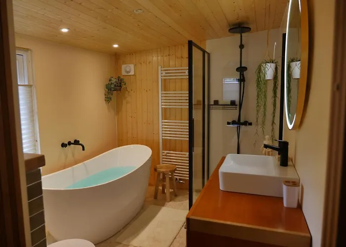 Chalé The Sunbird - With Luxurious Bathroom *