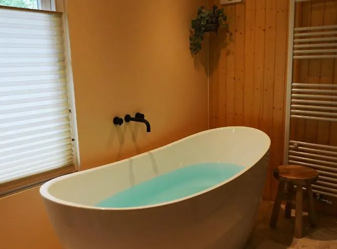 The Sunbird - With Luxurious Bathroom Chalé Diessen