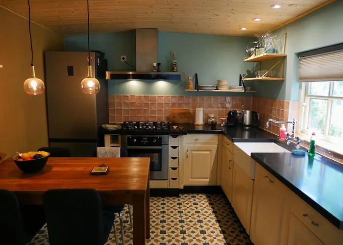 The Sunbird - With Luxurious Bathroom *