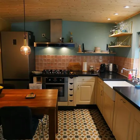 The Sunbird - With Luxurious Bathroom *