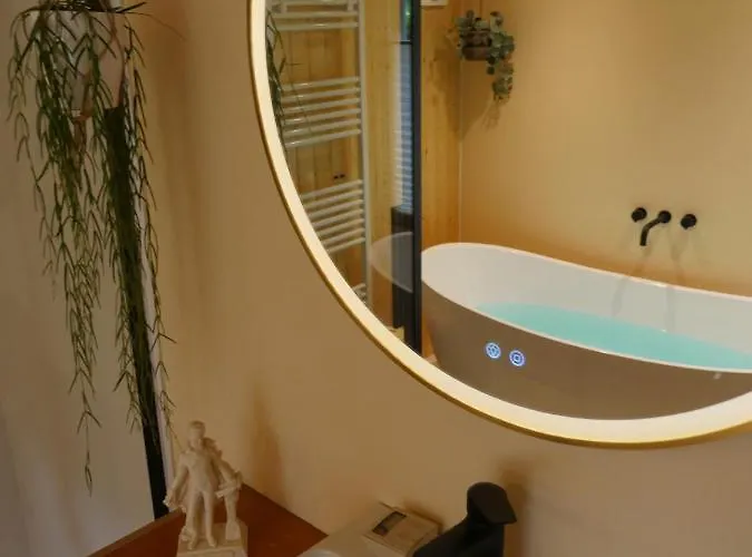 Шале The Sunbird - With Luxurious Bathroom *