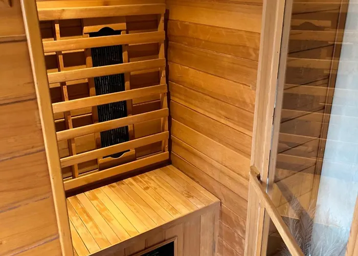 The Sunbird - With Luxurious Bathroom & Sauna * Diessen